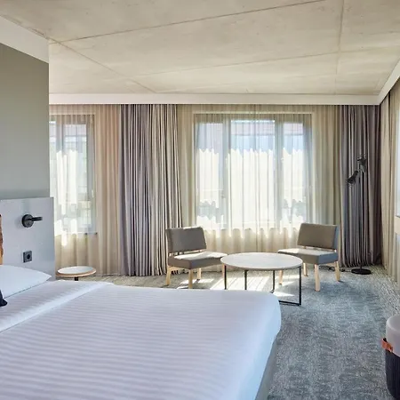 Moxy Muelheim Hotel Colonia