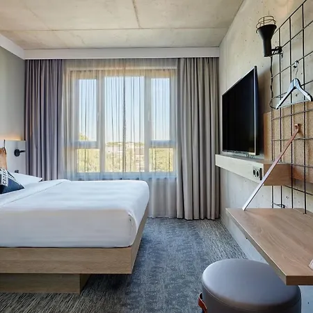 Moxy Muelheim 4* Köln