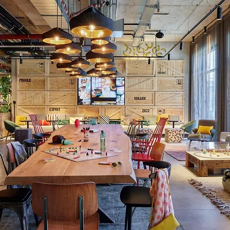 Moxy Muelheim Hotel Cologne