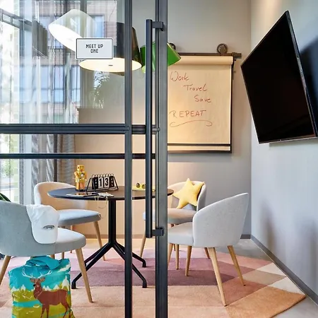 Hotel Moxy Muelheim Cologne