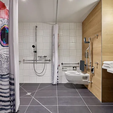 Moxy Muelheim Hotel Cologne
