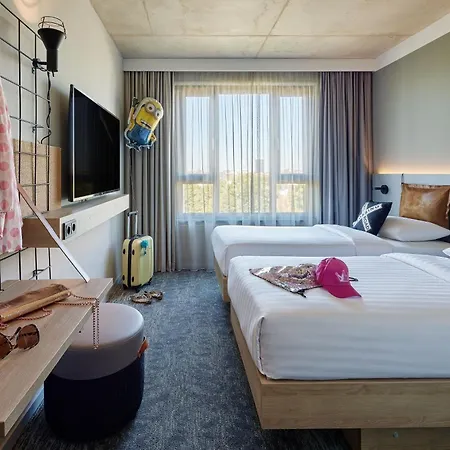 Moxy Muelheim Hotel Cologne