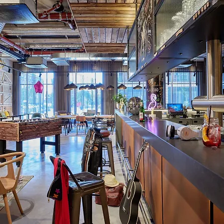 Hotel Moxy Muelheim Cologne