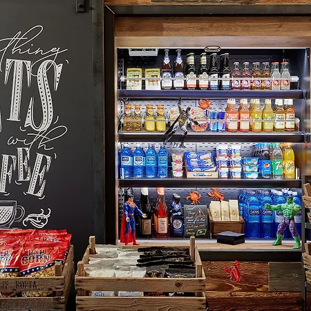 Moxy Muelheim 4* Köln