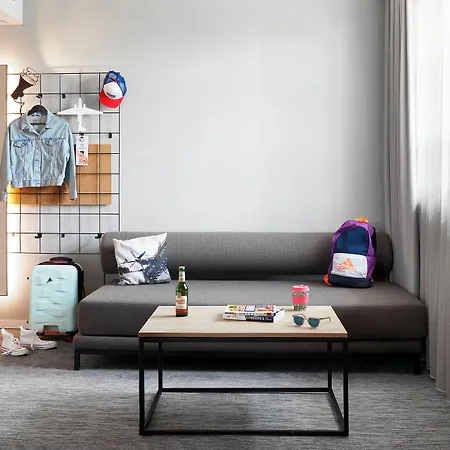 Hotel Moxy Muelheim Cologne