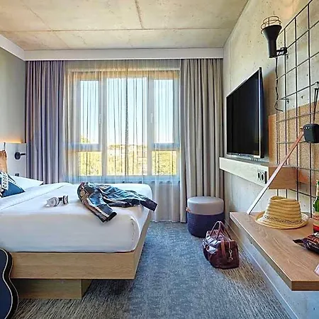 Moxy Muelheim 4* Köln