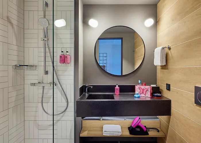 Hotel Moxy Muelheim Cologne