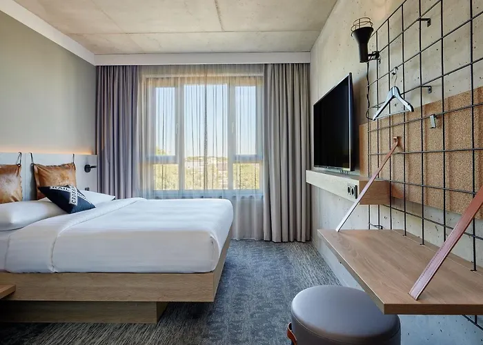 Moxy Muelheim 4* Köln