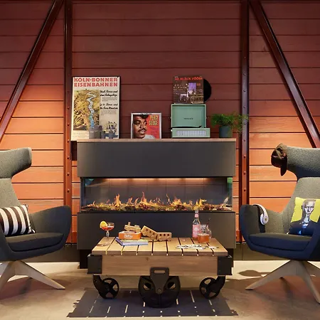 Moxy Muelheim Отель Кёльн